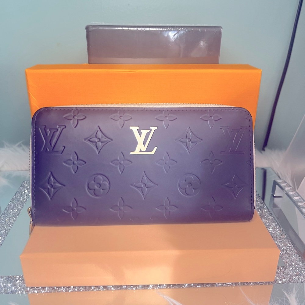 Authentic Louis Vuitton Matte Vernis Zippy Wallet